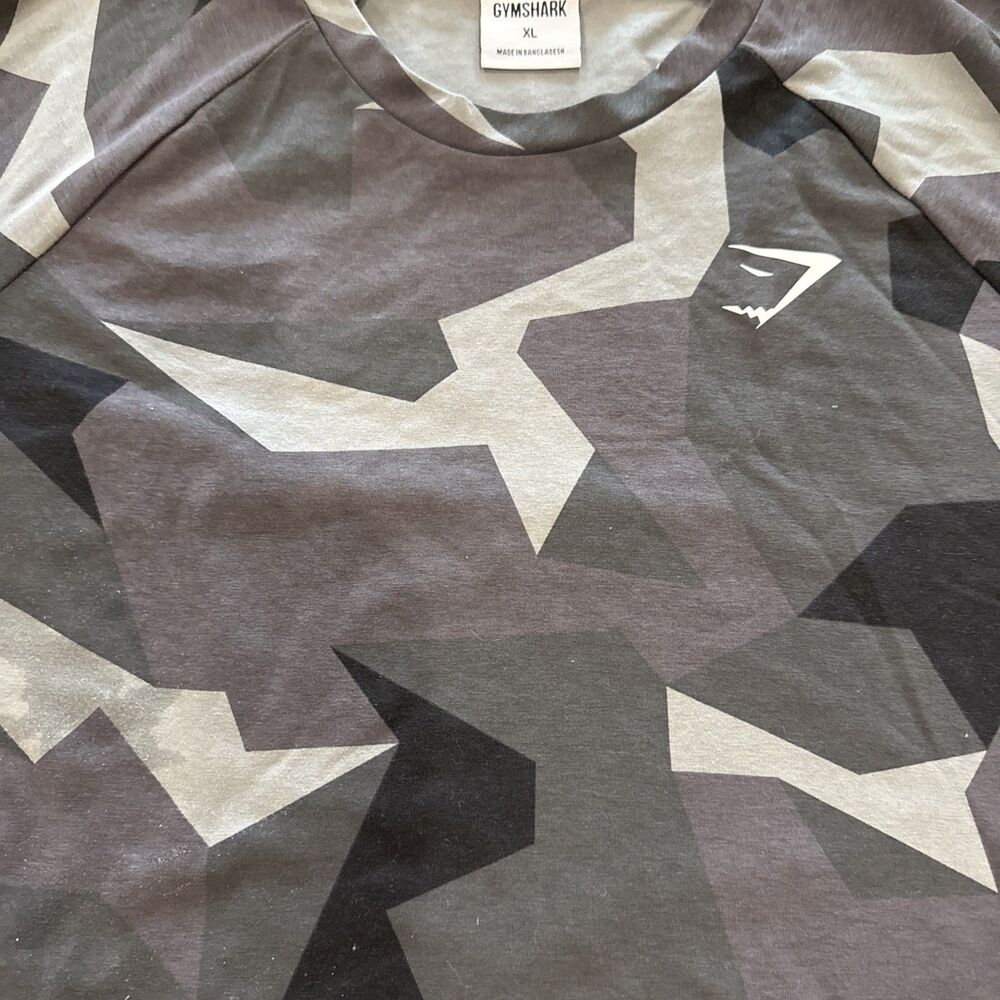 GYMSHARK Grey Camouflaged Design Size XL Cotton/Poly Tshirt GUC - Picture 3 of 11